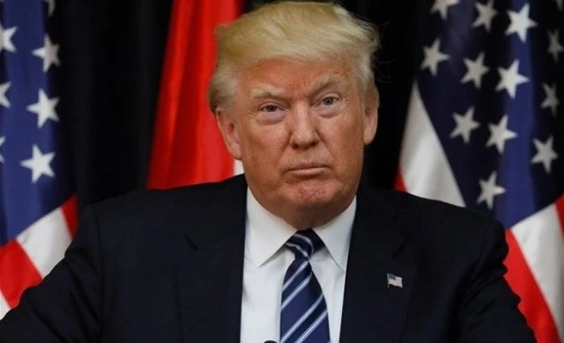 Ν. Τραμπ: Υπερασπίζεται το δικηγόρο του και δηλώνει βέβαιος ότι δεν θα στραφεί εναντίον του